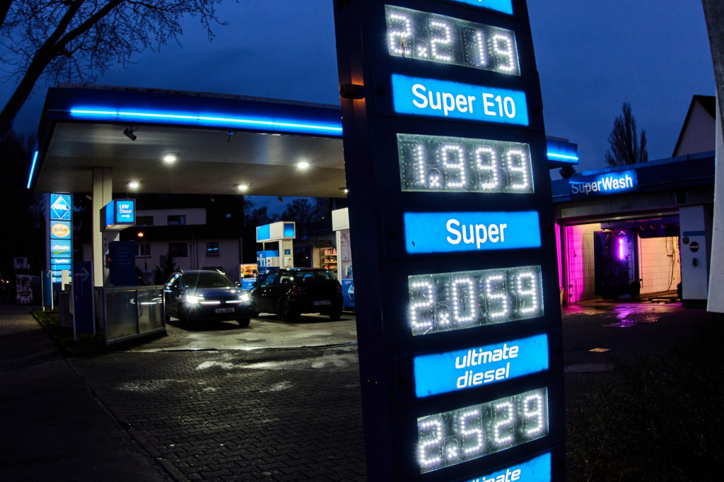 Ceny nafty pre cudzincov bud&uacute; na Slovensku podobn&eacute; ako v z&aacute;padnej Eur&oacute;pe. FOTO: TASR/AP