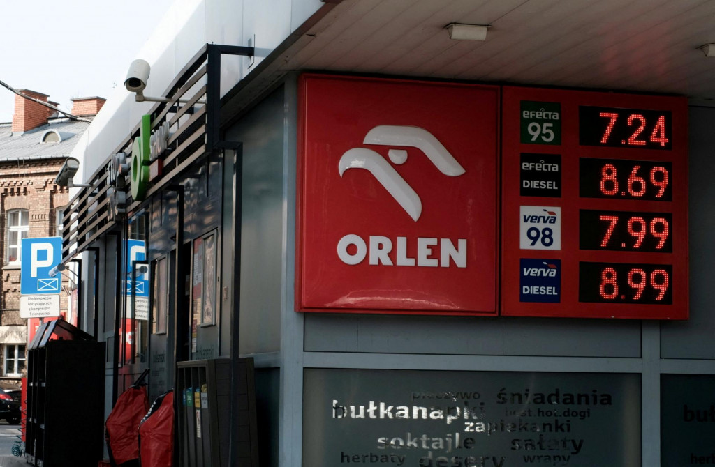 Ceny pal&iacute;v na poľsk&yacute;ch čerpac&iacute;ch staniciach Orlen. FOTO: Reuters