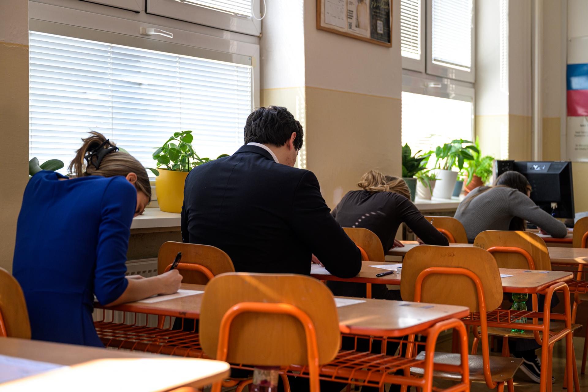 V Bratislave prebieha súboj o gymnázia. Na jedno miesto sa hlásia aj štyria žiaci