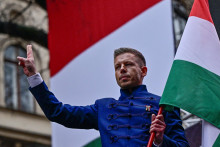 P&eacute;ter Magyar st&aacute;le zost&aacute;va do istej miery nezn&aacute;mou. FOTO: Reuters