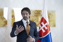 Podpredseda vl&aacute;dy SR a minister obrany Robert Kaliň&aacute;k. FOTO: TASR/Maro&scaron; Herc