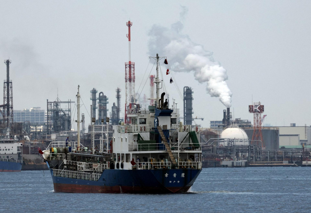 Bezpečn&aacute; preprava ropy tankermi je probl&eacute;mom s&uacute;visiacim s vojnou v Ir&aacute;ne. FOTO: Reuters