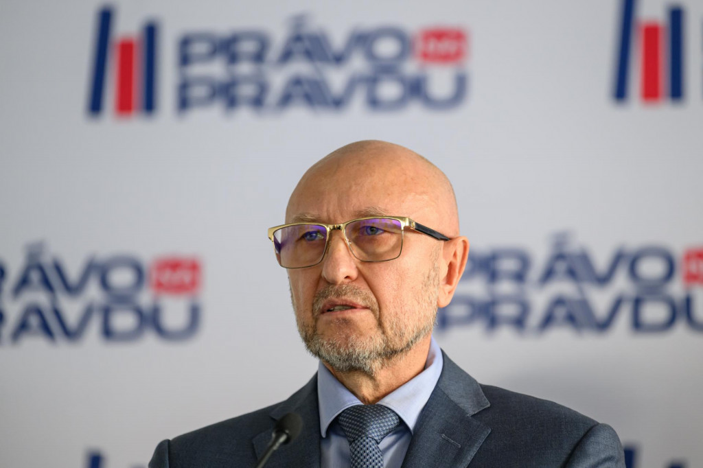Na sn&iacute;mke predseda politickej strany Pr&aacute;vo na pravdu Zoroslav Koll&aacute;r. FOTO: TASR/Michal Sv&iacute;tok