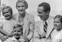 Magda Goebbelsov&aacute; a Josephom Goebbelsom s deťmi. FOTO: Wikip&eacute;dia/O.Ang./Bundesarchiv