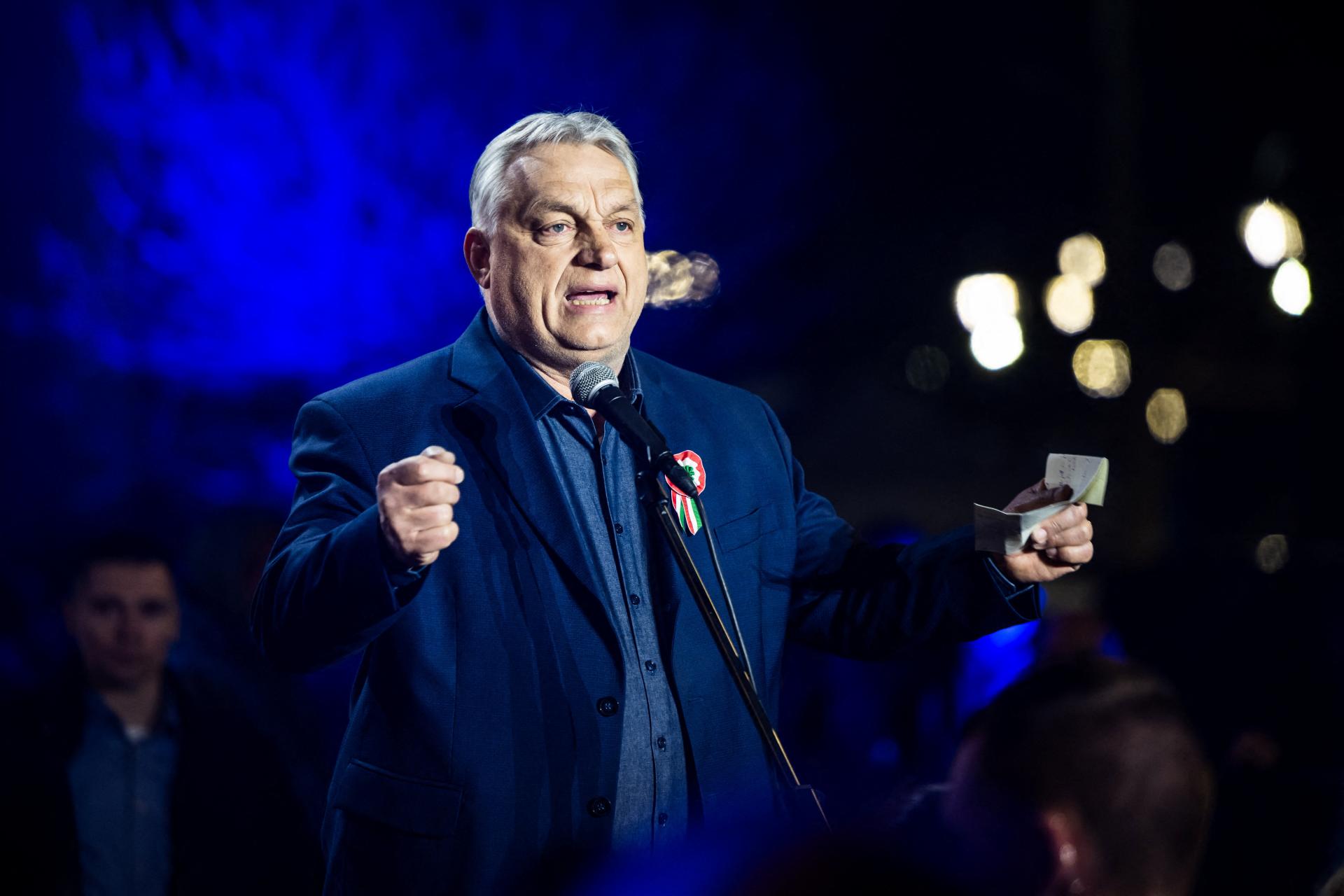 Orbán obvinil Ukrajinu, že sa snaží ovplyvniť voľby v Maďarsku. Využíva špiónov aj ropnú blokádu, tvrdí