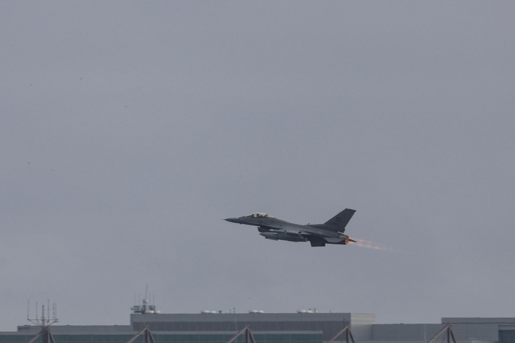 St&iacute;hačka F-16 &rdquo;Falcon&rdquo; americk&eacute;ho letectva. FOTO: Reuters