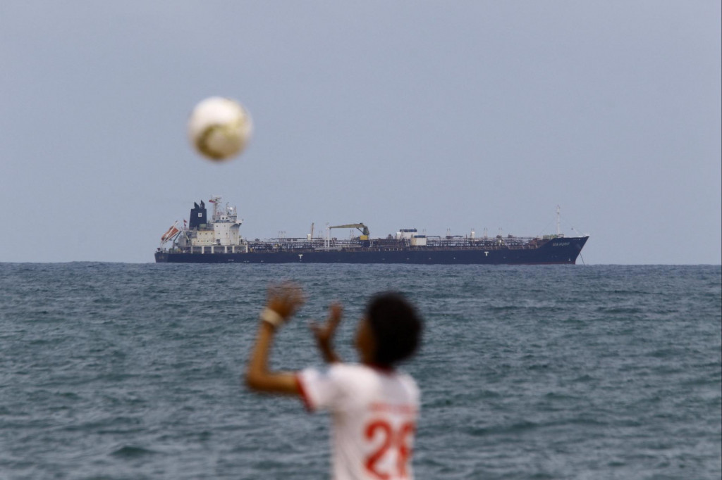 Rusk&yacute; tanker doviezol na Kubu z&aacute;soby ropy. FOTO: Reuters
