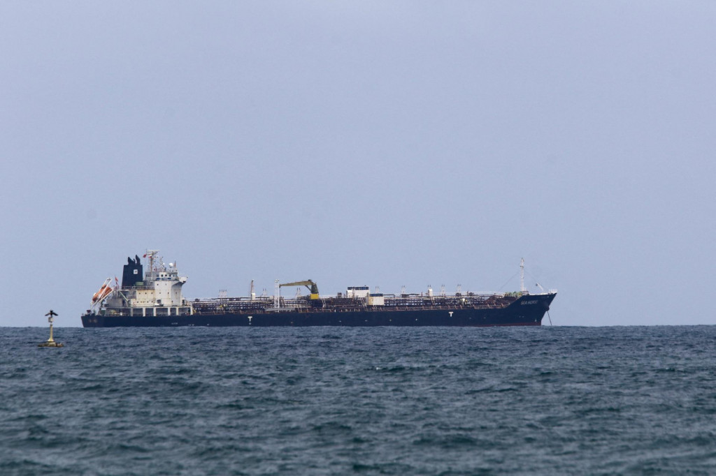Jeden z ropn&yacute;ch tankerov smeruj&uacute;cich na Kubu. FOTO: Reuters
