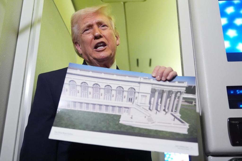 Americk&yacute; prezident Donald Trump v nedeľu vyhl&aacute;sil, že arm&aacute;da USA vybuduje rozsiahly komplex pod novou tanečnou s&aacute;lou v Bielom dome. FOTO: TASR/AP