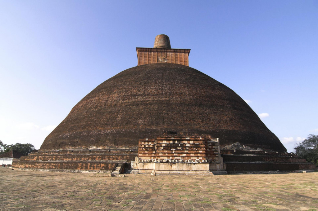 St&uacute;pa Jetavanaramaya v Anuradhapure na Sr&iacute; Lanke je starobyl&aacute; budhistick&aacute; stavba, historicky v&yacute;znamn&aacute; a kedysi jedna z najvy&scaron;&scaron;&iacute;ch pamiatok svojho druhu. FOTO: Dreamstime