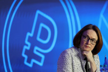 Guvern&eacute;rka ruskej centr&aacute;lnej banky Elvira Nabiullinov&aacute; dohliada na pl&aacute;novan&eacute; roz&scaron;&iacute;renie digit&aacute;lneho rubľa. FOTO: Reuters