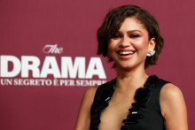 Zendaya patr&iacute; k herečk&aacute;m, ktor&eacute; ud&aacute;vaj&uacute; najv&yacute;raznej&scaron;ie m&oacute;dne trendy.