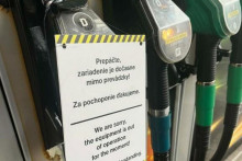Na niektor&yacute;ch pump&aacute;ch na Slovensku nafta už pr&iacute;ležitostne vypad&aacute;va z ponuky.

FOTO: HN/ MARTIN MARKO