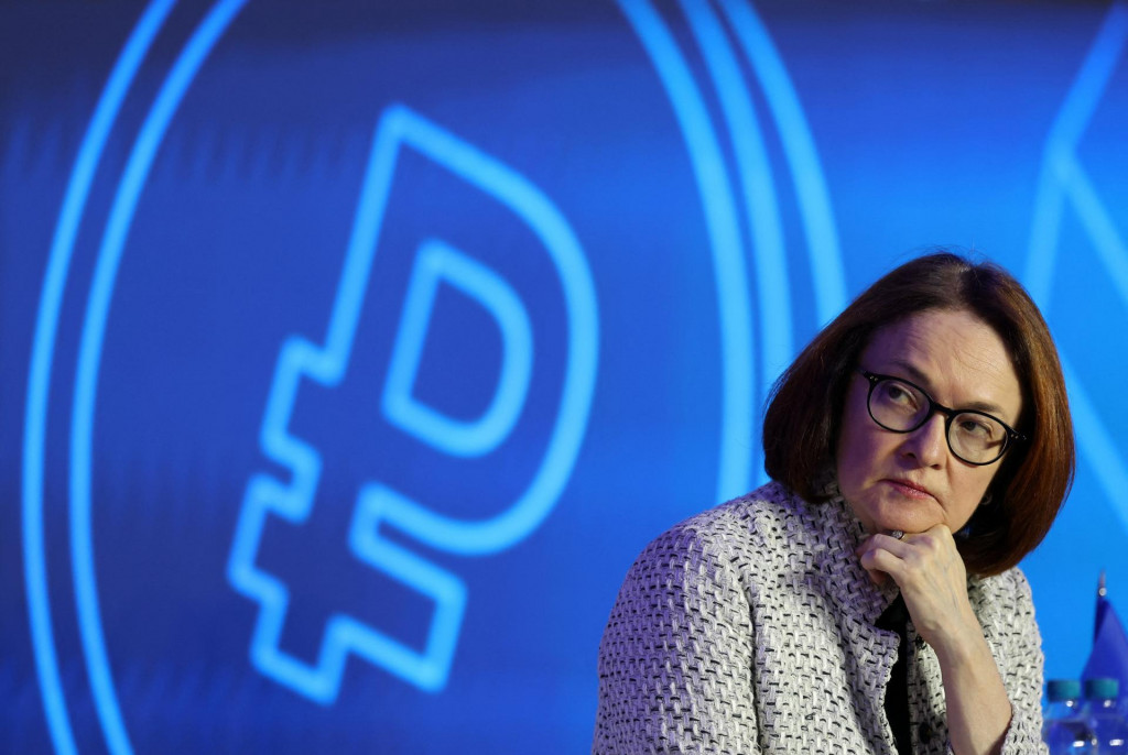 Guvern&eacute;rka ruskej centr&aacute;lnej banky Elvira Nabiullinov&aacute; dohliada na pl&aacute;novan&eacute; roz&scaron;&iacute;renie digit&aacute;lneho rubľa. FOTO: Reuters