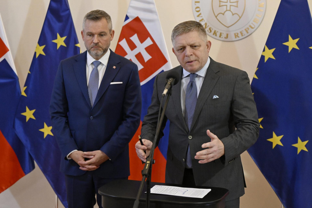 Aj keď sa k apelu premi&eacute;ra Roberta Fica o roz&scaron;&iacute;ren&iacute; volebn&yacute;ch miestnost&iacute; pridal aj prezident Peter Pellegrini, n&aacute;vrh poslancov Smeru to neodr&aacute;ža. FOTO: TASR/P. Neubauer