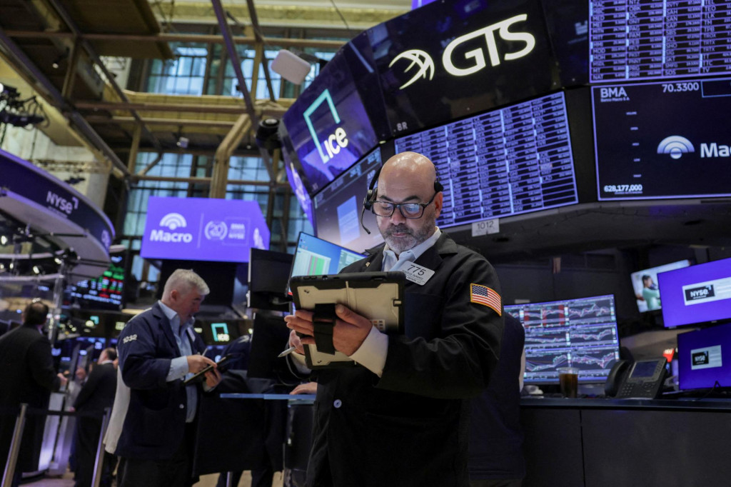 &Scaron;ir&scaron;&iacute; index S & P 500 dnes posilnil o 2,9 percenta na 6528,52 bodu. FOTO: REUTERS