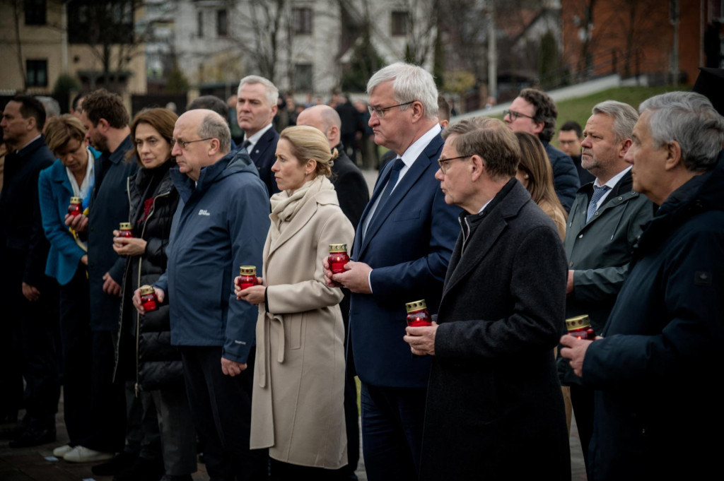Ukrajinsk&yacute; minister zahraničn&yacute;ch vec&iacute; Andrij Sybiha, vysok&aacute; predstaviteľka Eur&oacute;pskej &uacute;nie pre zahraničn&eacute; veci a bezpečnostn&uacute; politiku Kaja Kallasov&aacute;, komis&aacute;r E&Uacute; pre obranu a vesm&iacute;r Andrius Kubilius, nemeck&yacute; minister zahraničn&yacute;ch vec&iacute; Johann Wadephul, taliansky minister zahraničn&yacute;ch vec&iacute; Antonio Tajani a bulharsk&aacute; ministerka zahraničn&yacute;ch vec&iacute; Nadežda Neynsk&aacute;. FOTO: Reuters/Ministerstvo zahraničn&yacute;ch vec&iacute; Ukrajiny