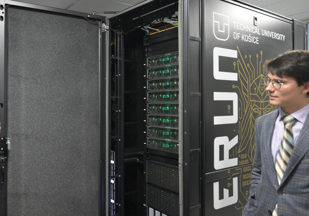 Superpoč&iacute;tač Perun zohr&aacute;va tiež &uacute;lohu v &scaron;ir&scaron;om eur&oacute;pskom HPC kontexte. FOTO: TASR/Franti&scaron;ek Iv&aacute;n