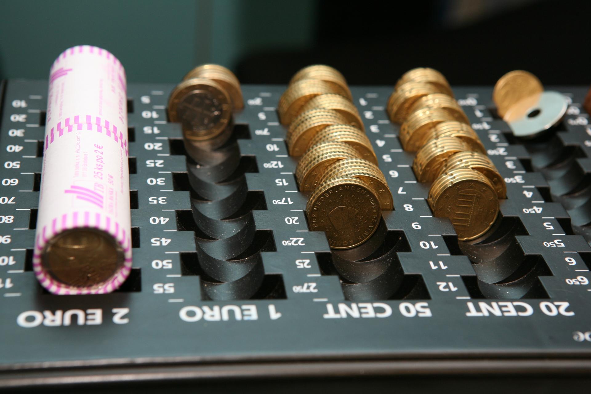 Po hypotékach banky zvyšujú úroky aj v prospech ľudí. Veľké zmeny ohlásili hneď tri finančné domy