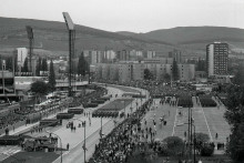 Bajkalsk&aacute; ulica v roku 1985 (miesto vojensk&yacute;ch prehliadok).