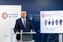 Na sn&iacute;mke minister financi&iacute; Ladislav Kamenick&yacute;.  FOTO:TASR/D. Veselsk&yacute;