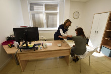 Ambulancie maj&uacute; v tomto roku dostať 1,9 miliardy eur. FOTO: TASR/L. Mužla