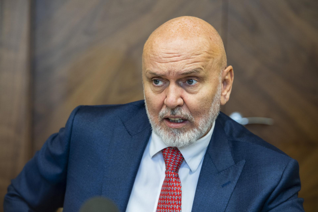 Zničen&eacute; rafin&eacute;rie a termin&aacute;ly sa bud&uacute; opravovať roky, mysl&iacute; si Oszk&aacute;r Vil&aacute;gi. FOTO: TASR/J. Nov&aacute;k