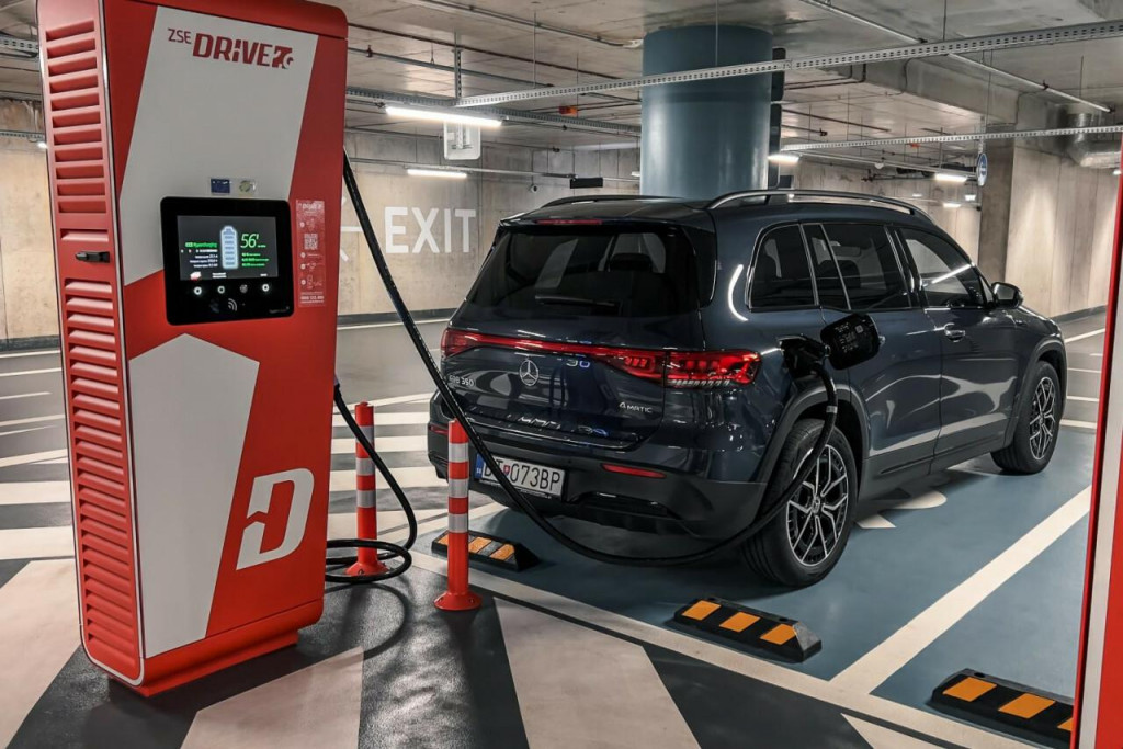 Z&aacute;ujem o elektromobily zv&yacute;&scaron;ili vysok&eacute; ceny pal&iacute;v. FOTO: HN/Radoslav Petr&iacute;k