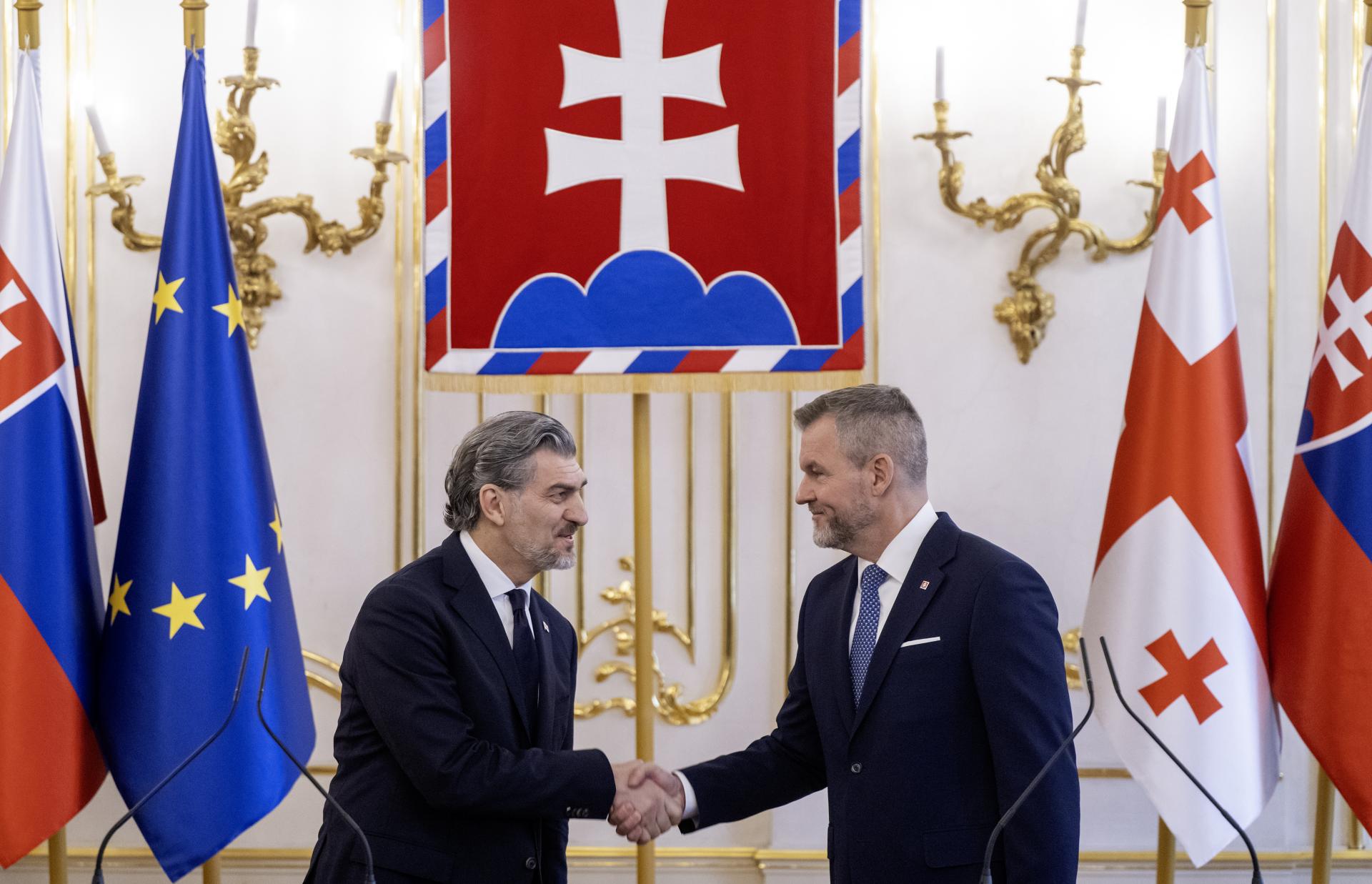 Podporujeme suverenitu Gruzínska, vyhlásil Pellegrini. Sme pod tlakom zo strany EÚ, tvrdí Kavelašvili