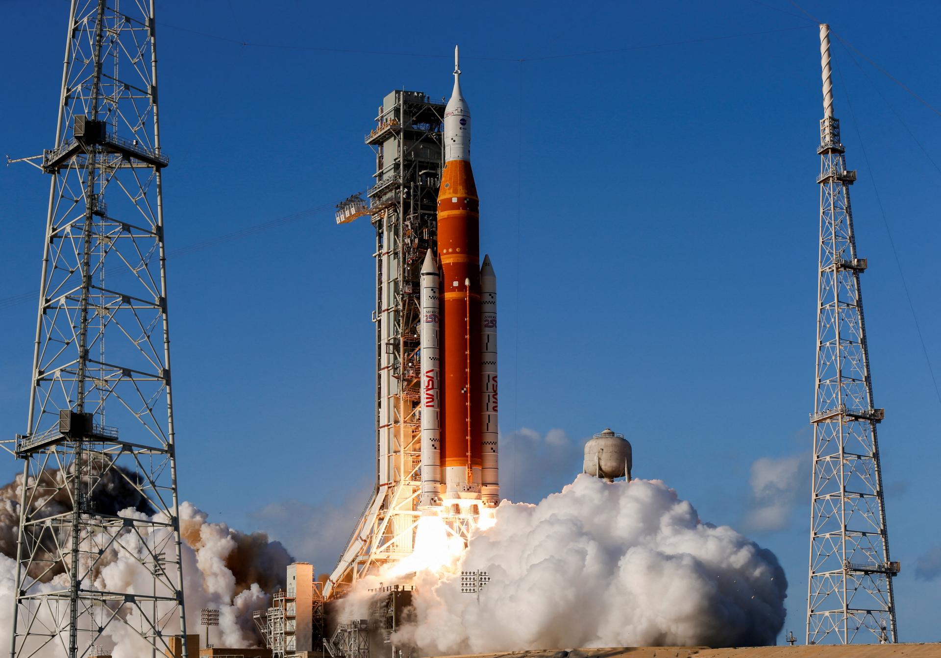 Astronauti na misii Artemis 2 vyriešili poruchu toalety v kapsule Orion