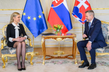 Prezident Peter Pellegrini a podpredsedn&iacute;čka vl&aacute;dy a ministerka hospod&aacute;rstva Denisa Sakov&aacute; (Hlas-SD). FOTO: TASR/Jaroslav Nov&aacute;k