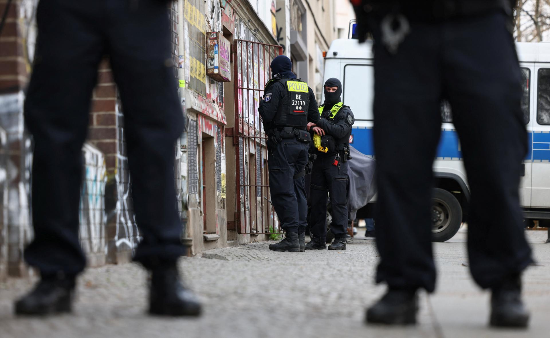 Nemeck&aacute; pol&iacute;cia zadržala muža, ktor&yacute; hrozil &uacute;tokom na r&yacute;chlovlak