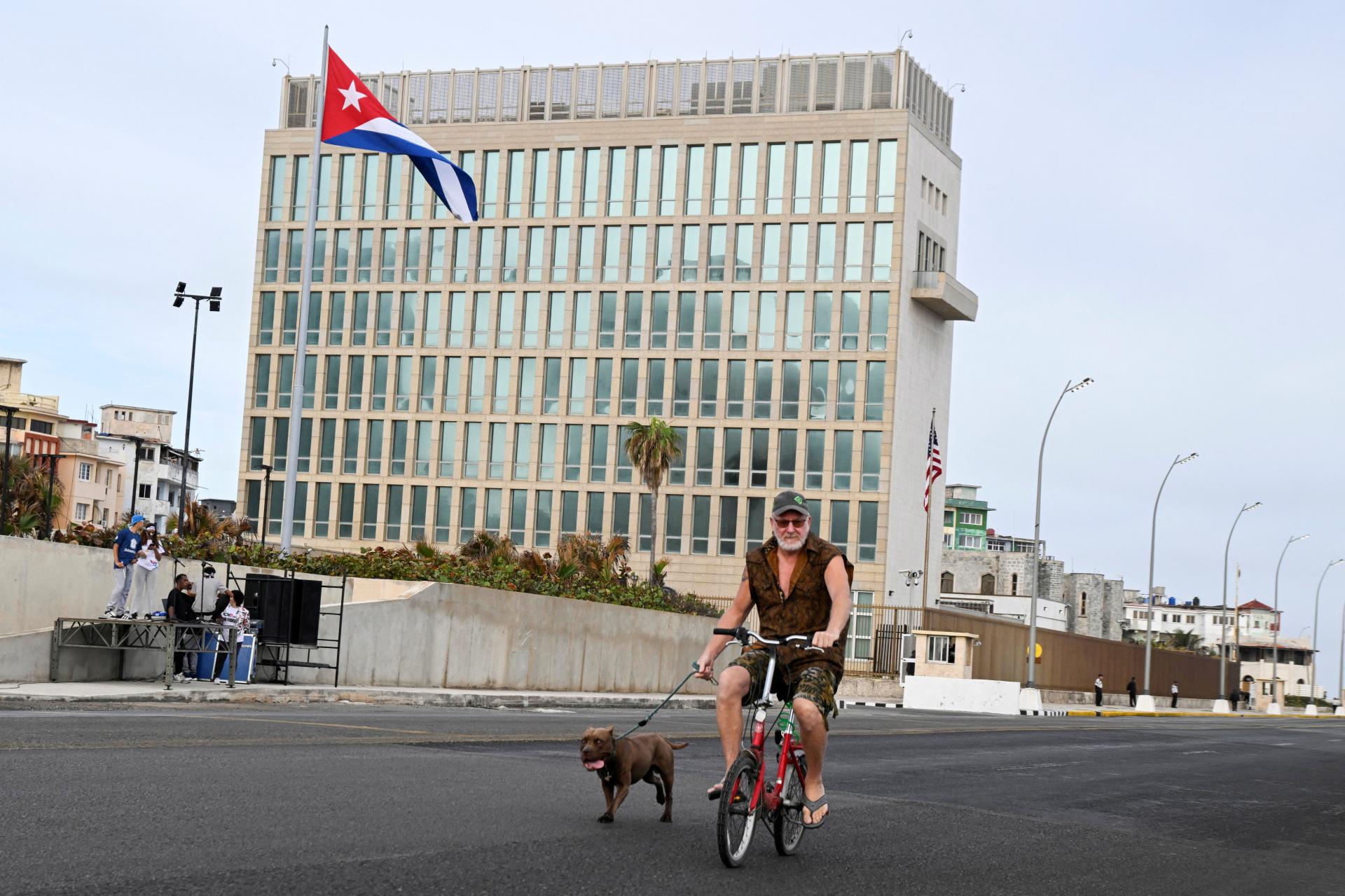 Kuba po udelení hromadnej milosti začala s prepúšťaním väzňov