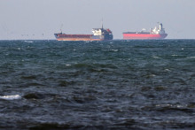 Tzv. rusk&uacute; tieňov&uacute; flotilu tvoria lode, ktor&eacute; ofici&aacute;lne patria cudz&iacute;m subjektom alebo pl&aacute;vaj&uacute; pod cudz&iacute;mi vlajkami. FOTO: REUTERS