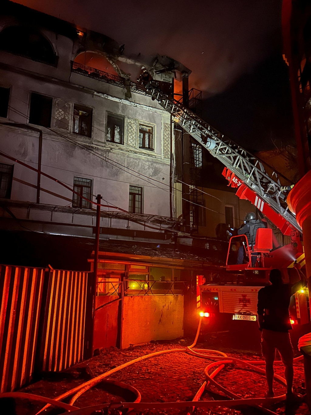 Rusko v noci zasiahlo tri &scaron;tvrte v Charkove, na druh&eacute; najv&auml;č&scaron;ie mesto na Ukrajine &uacute;točilo balistick&yacute;mi raketami, uviedol starosta Ihor Terechov. FOTO: REUTERS