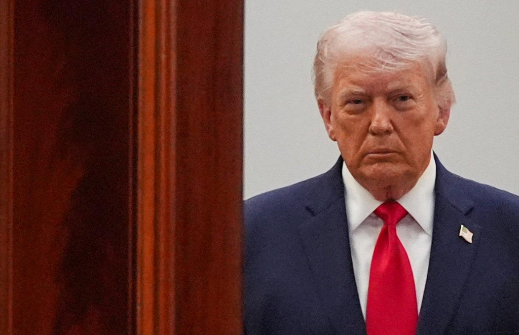Trump varoval Ir&aacute;n, že ak mierov&uacute; dohodu so Spojen&yacute;mi &scaron;t&aacute;tmi neuzavrie do 48 hod&iacute;n, Washington v krajine rozp&uacute;ta &bdquo;peklo&ldquo; a znič&iacute; životne d&ocirc;ležit&uacute; infra&scaron;trukt&uacute;ru krajiny. FOTO: Reuters
