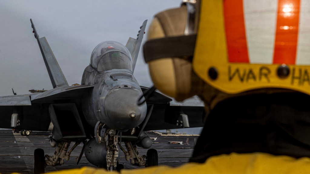 Ir&aacute;nske &scaron;t&aacute;tne m&eacute;di&aacute; uviedli, že americk&eacute; &uacute;točn&eacute; lietadlo A-10 sa zr&uacute;tilo v Perzskom z&aacute;live po tom, čo ho zasiahli ir&aacute;nske obrann&eacute; sily. FOTO: Reuters