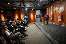 Britsk&yacute; premi&eacute;r Keir Starmer si uvedomuje nutnosť už&scaron;ieho prepojenia s Eur&oacute;pskou &uacute;niou. FOTO: Reuters