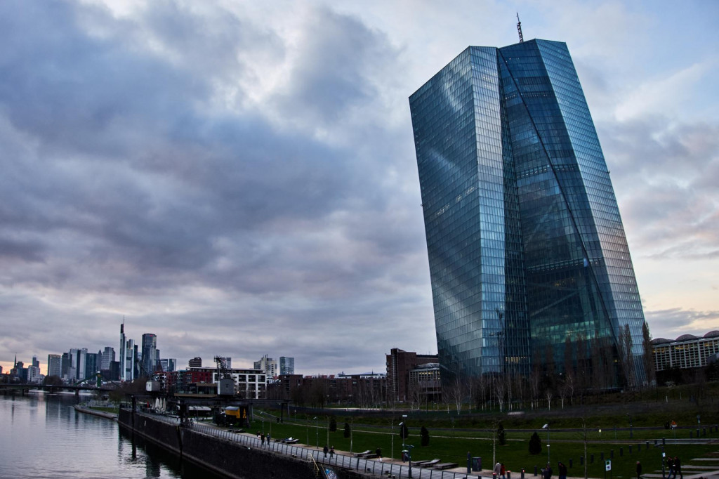 Budova Eur&oacute;pskej centr&aacute;lnej banky vo Frankfurte. FOTO: TASR/AP