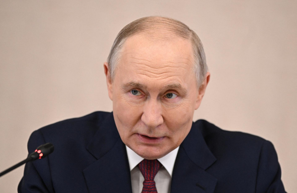 Rusk&yacute; prezident Vladimir Putin sa v poslednom čase čoraz menej objavuje na verejnosti. FOTO: Reuters/Sergei Bobylyov