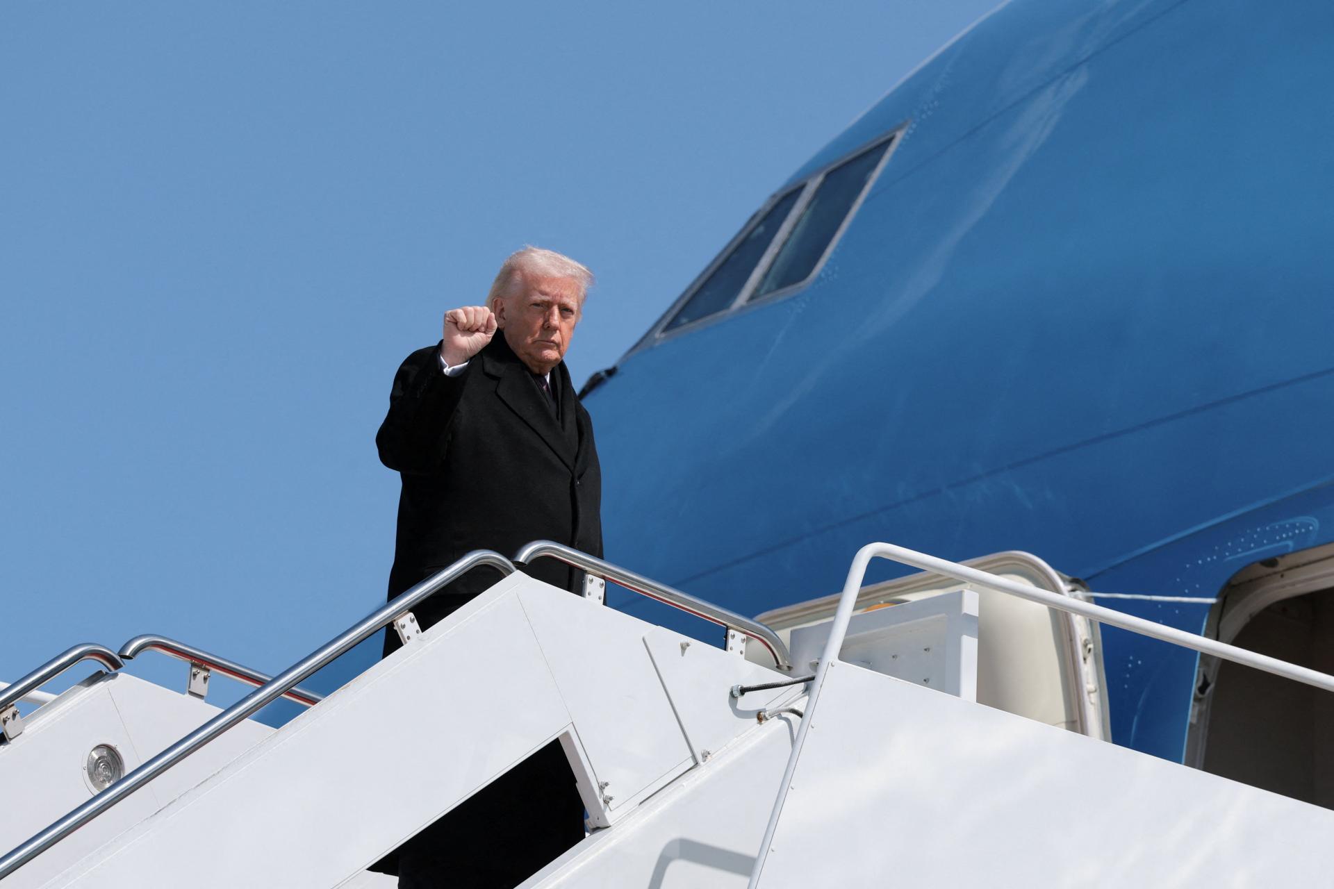 Zničíme celú civilizáciu, hrozí Iránu Trump. Nastal významný okamih v dejinách sveta, tvrdí