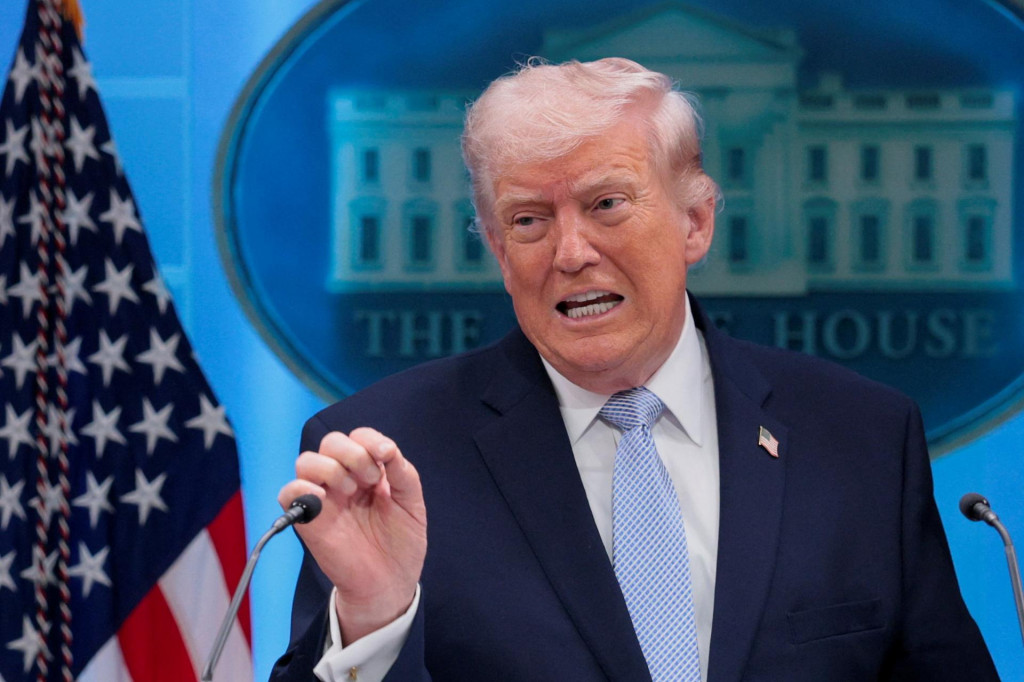 Najnov&scaron;ie slov&aacute; prezidenta USA o &bdquo;zničen&iacute; celej civiliz&aacute;cie&ldquo; op&auml;ť zatlačili na trhy. FOTO: Reuters