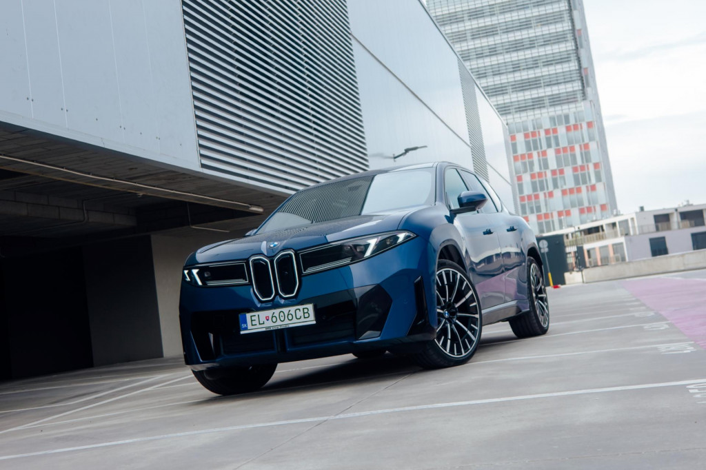 BMW iX3