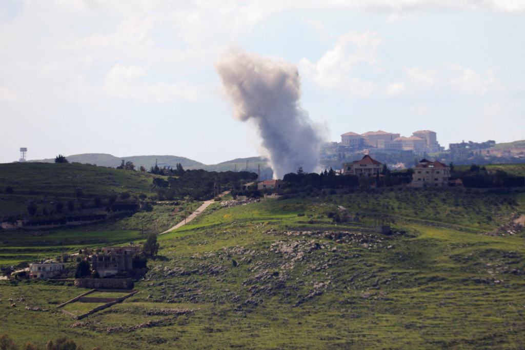 Zdroj uviedol, že konvoj sa po viacer&yacute;ch pokusoch o pokračovanie v ceste vr&aacute;til sp&auml;ť, keď v jeho bl&iacute;zkosti explodoval neidentifikovan&yacute; projektil. FOTO: REUTERS