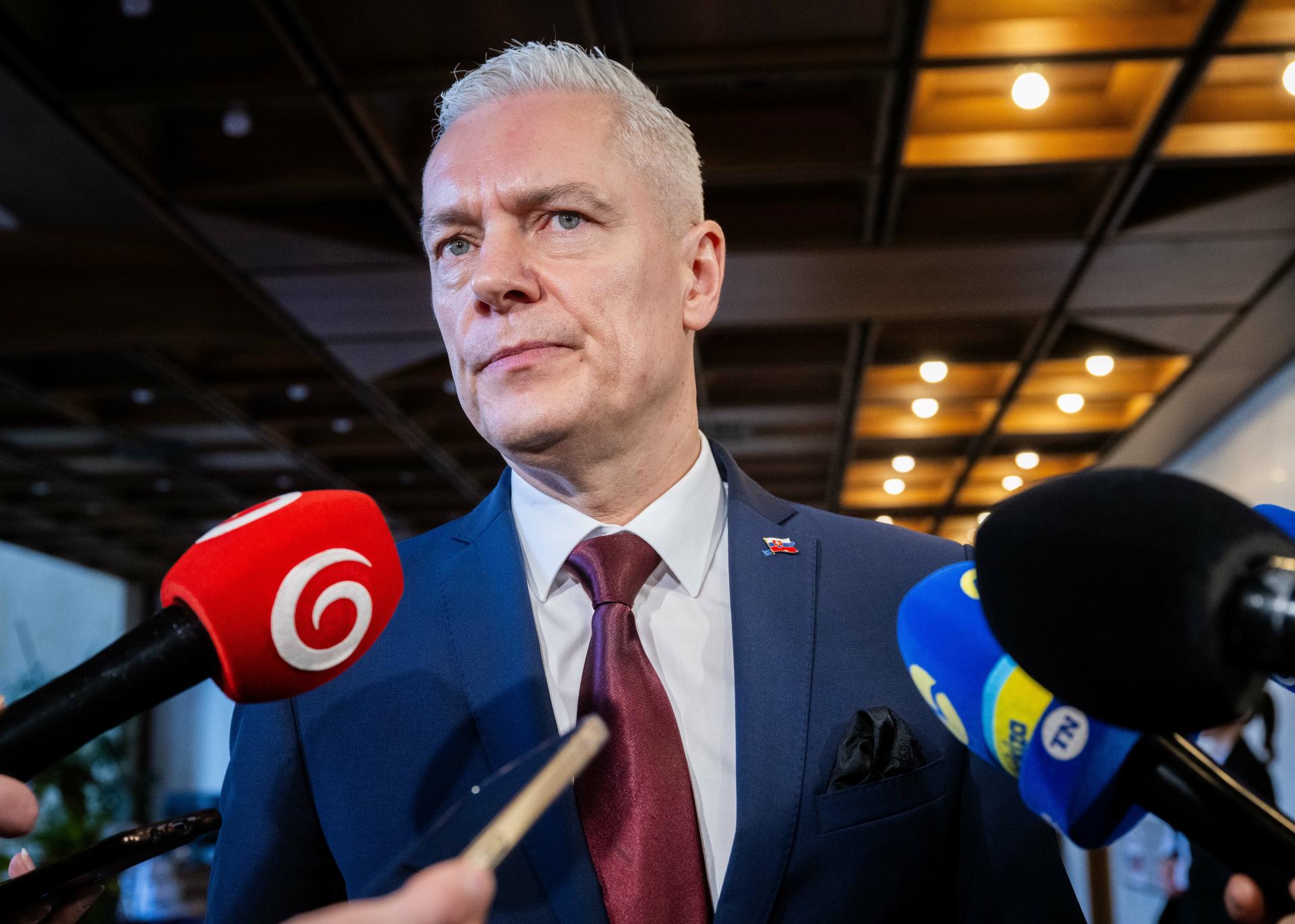 Ferenč&aacute;kov v&yacute;sluch trval &scaron;esť hod&iacute;n. Ver&iacute;m, že to nebude politick&eacute; zadanie, tvrd&iacute;