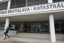 K podrobnej&scaron;&iacute;m inform&aacute;ci&aacute;m z katastra sa použ&iacute;vateľ dostane až po prihl&aacute;sen&iacute;. FOTO: Peter Mayer