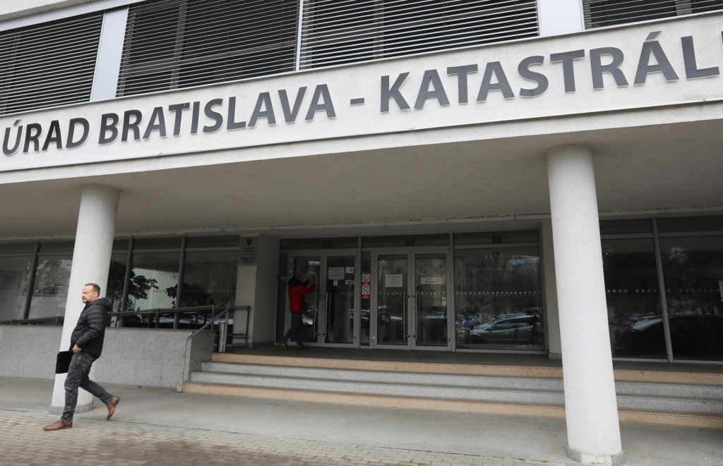 K podrobnej&scaron;&iacute;m inform&aacute;ci&aacute;m z katastra sa použ&iacute;vateľ dostane až po prihl&aacute;sen&iacute;. FOTO: Peter Mayer