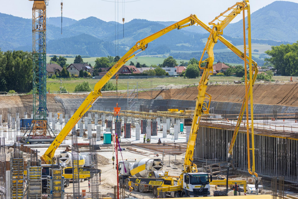Stavebn&yacute; sektor bloku nadol zatlačilo najm&auml; Franc&uacute;zsko s najprud&scaron;&iacute;m poklesom stavebnej aktivity za osemn&aacute;sť mesiacov. FOTO: TASR/Daniel Stehl&iacute;k