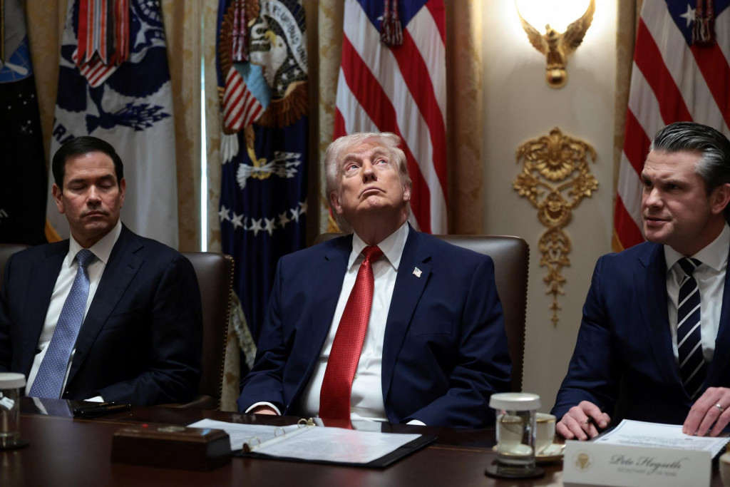Americk&yacute; prezident Donald Trump, minister zahraničn&yacute;ch vec&iacute; USA Marco Rubio and &scaron;&eacute;f Pentag&oacute;nu Pete Hegseth. FOTO: REUTERS