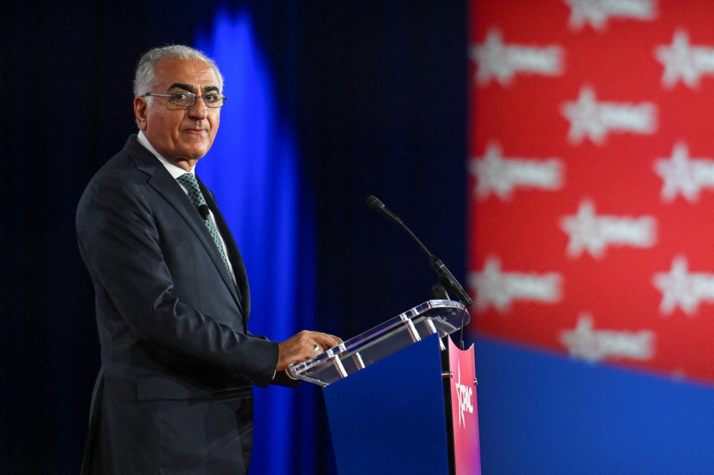 Syn zvrhnut&eacute;ho ir&aacute;nskeho &scaron;acha Rez&aacute; Pahlav&iacute;. FOTO: Reuters